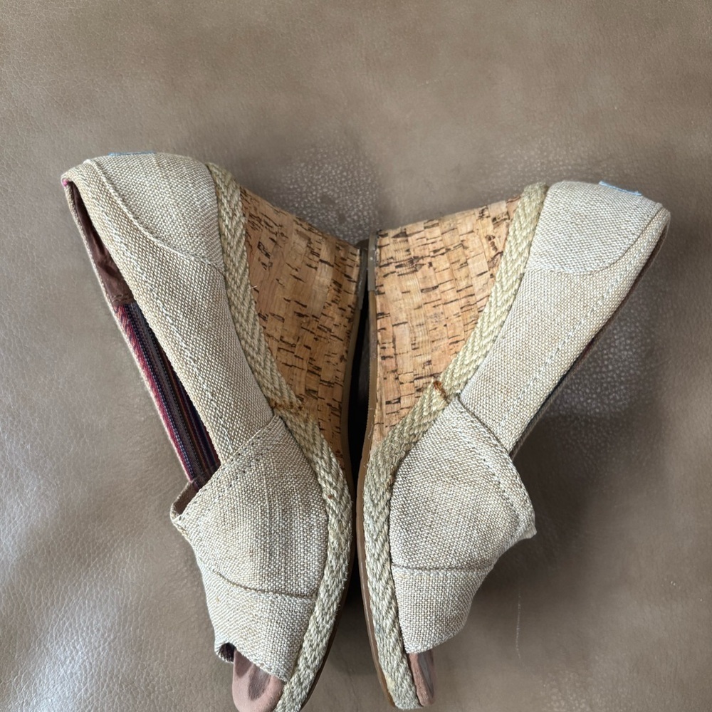 Tom’s Beige Wedge comfortable minimalist  Espadrille Sandals
